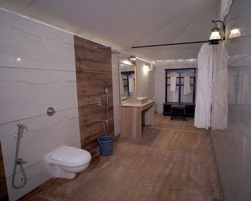 maharaja-tent-bathroom